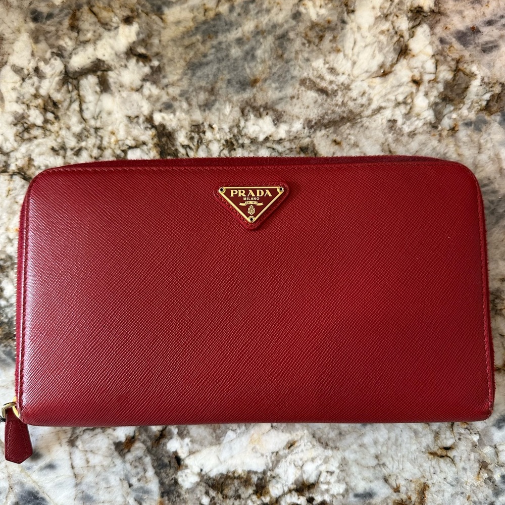Prada wallet organizer - 💯 authentic